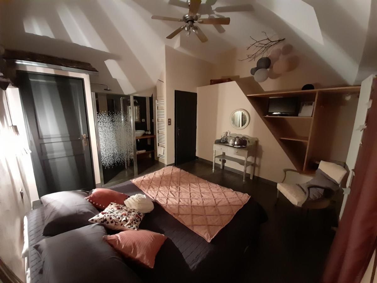 Les Hotes Du Lac, Chambres Et Tables D'Hotes Mandailles  Екстериор снимка
