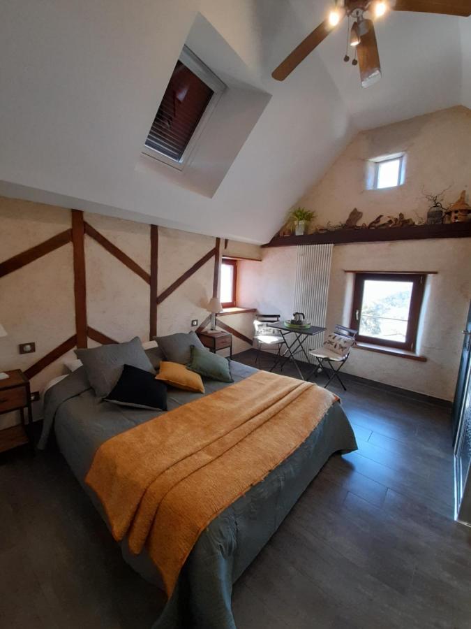 Les Hotes Du Lac, Chambres Et Tables D'Hotes Mandailles  Екстериор снимка